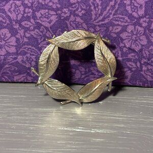vintage Silver tone Leaf Circle Brooch Jewelry B83